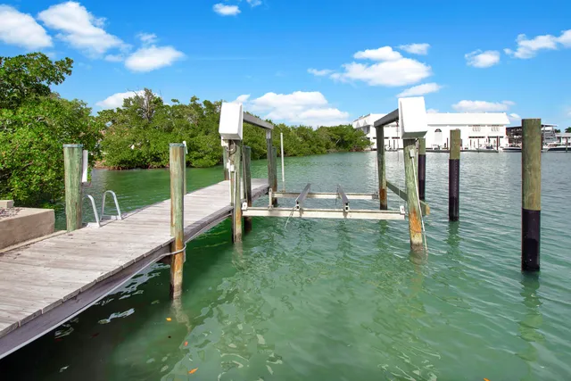 $1,495,000 | 101 East Pago Pago Drive, Naples, FL 34113