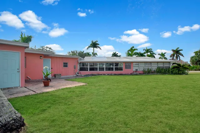 $1,495,000 | 101 East Pago Pago Drive, Naples, FL 34113