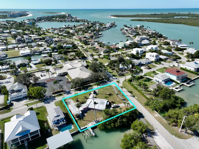 $1,495,000 | 101 East Pago Pago Drive, Naples, FL 34113