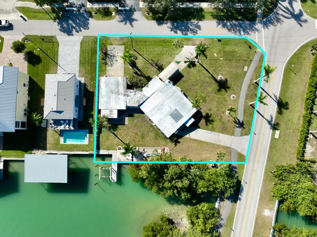 $1,495,000 | 101 East Pago Pago Drive, Naples, FL 34113