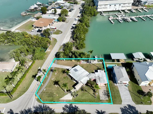 $1,495,000 | 101 East Pago Pago Drive, Naples, FL 34113