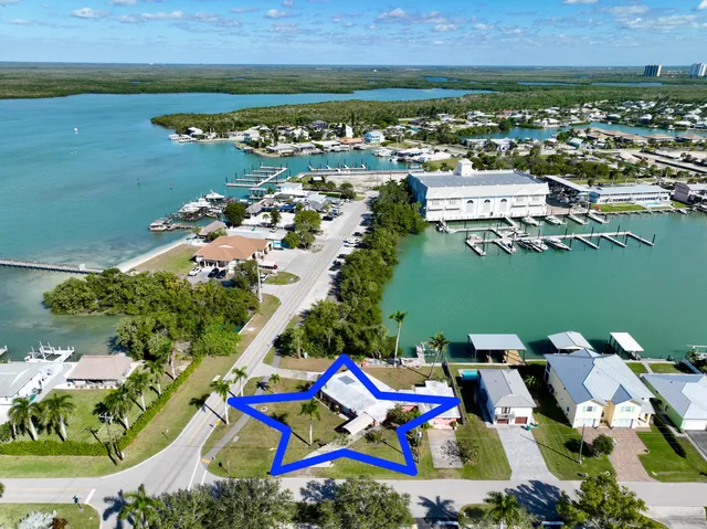 $1,495,000 | 101 East Pago Pago Drive, Naples, FL 34113