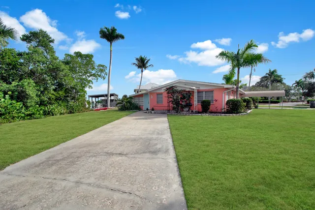 $1,495,000 | 101 East Pago Pago Drive, Naples, FL 34113