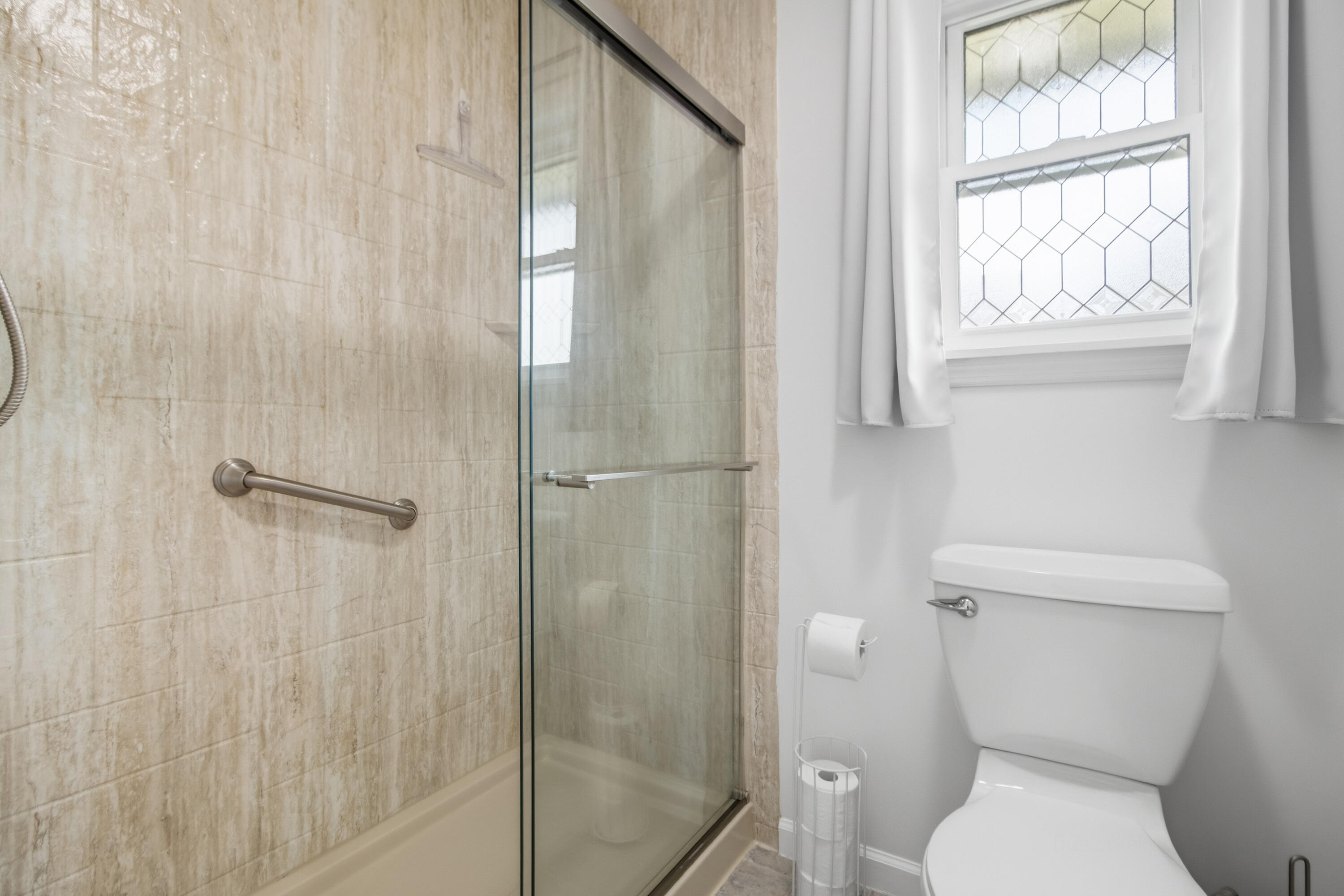 197 Lancaster Road Summerville, SC 29485 - Photo 24 of 46 Primary Bathroom