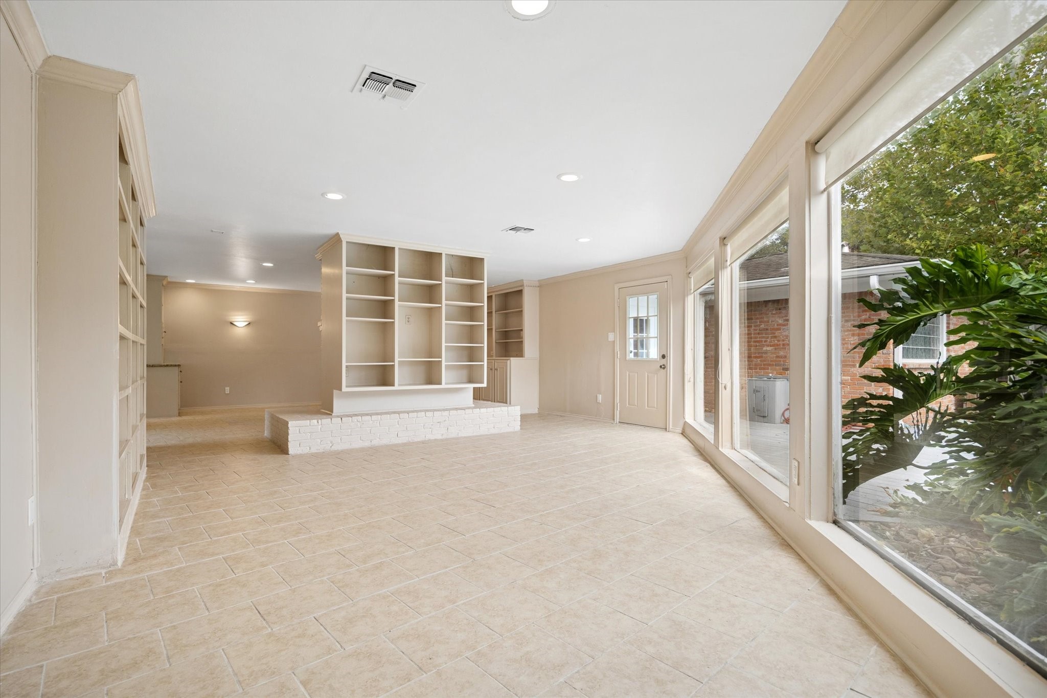 4919 Valkeith Drive Houston, TX 77096 - Photo 10 of 29 a view of an empty room with a window