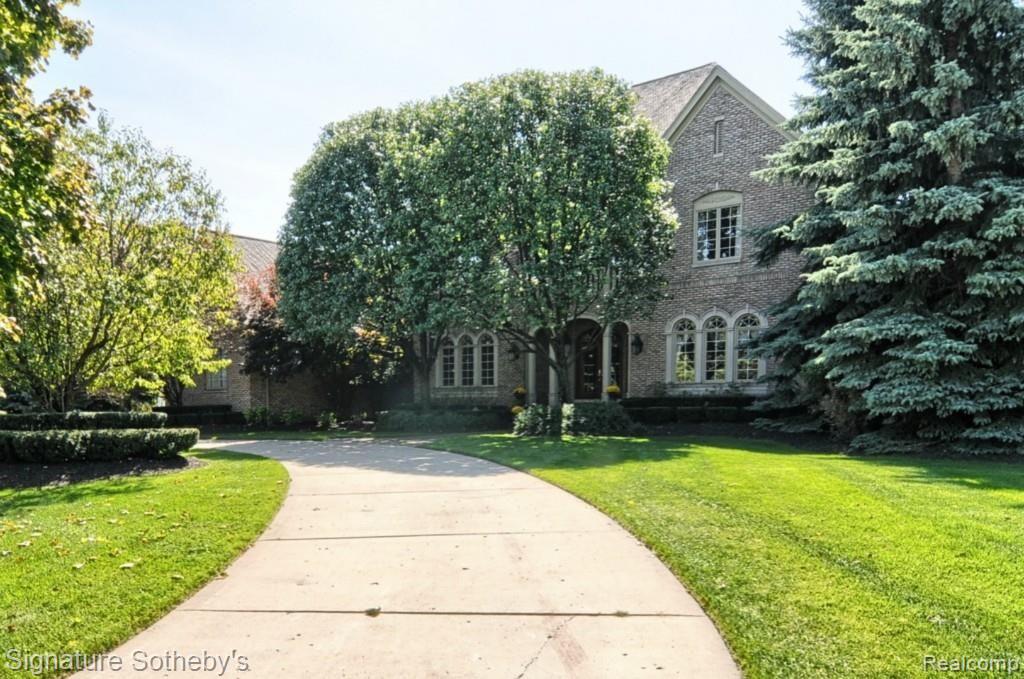 5645 Murfield Drive Rochester, MI 48306 - Photo 2 of 32 Front.jpg