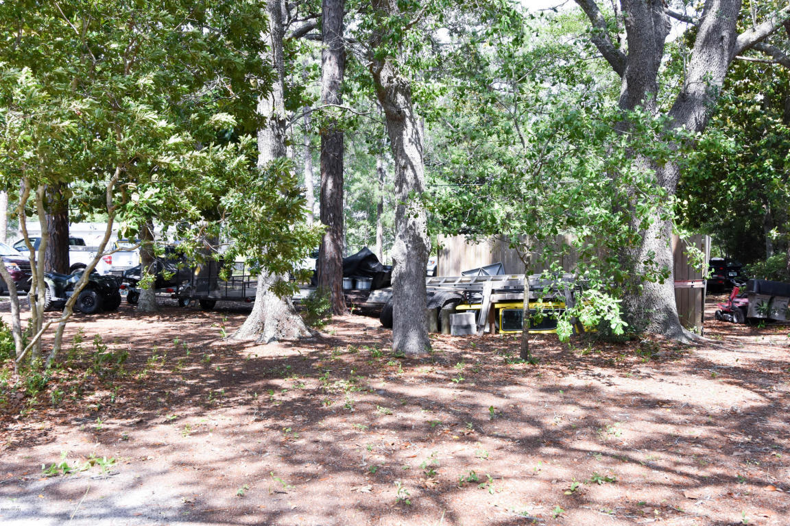 2292 Bay Grove Road Freeport, FL 32439 - Photo 18 of 47 a view of a outdoor space with a patio