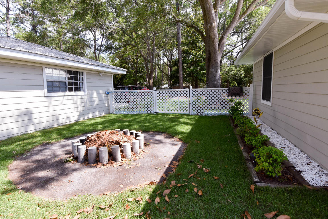 2292 Bay Grove Road Freeport, FL 32439 - Photo 41 of 47 a view of a backyard with sitting area