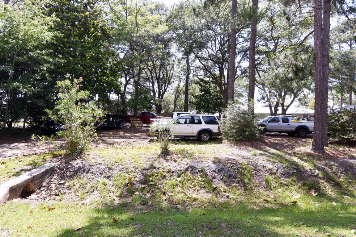 2292 Bay Grove Road Freeport, FL 32439 - Photo 46 of 47 a view of a backyard with sitting area