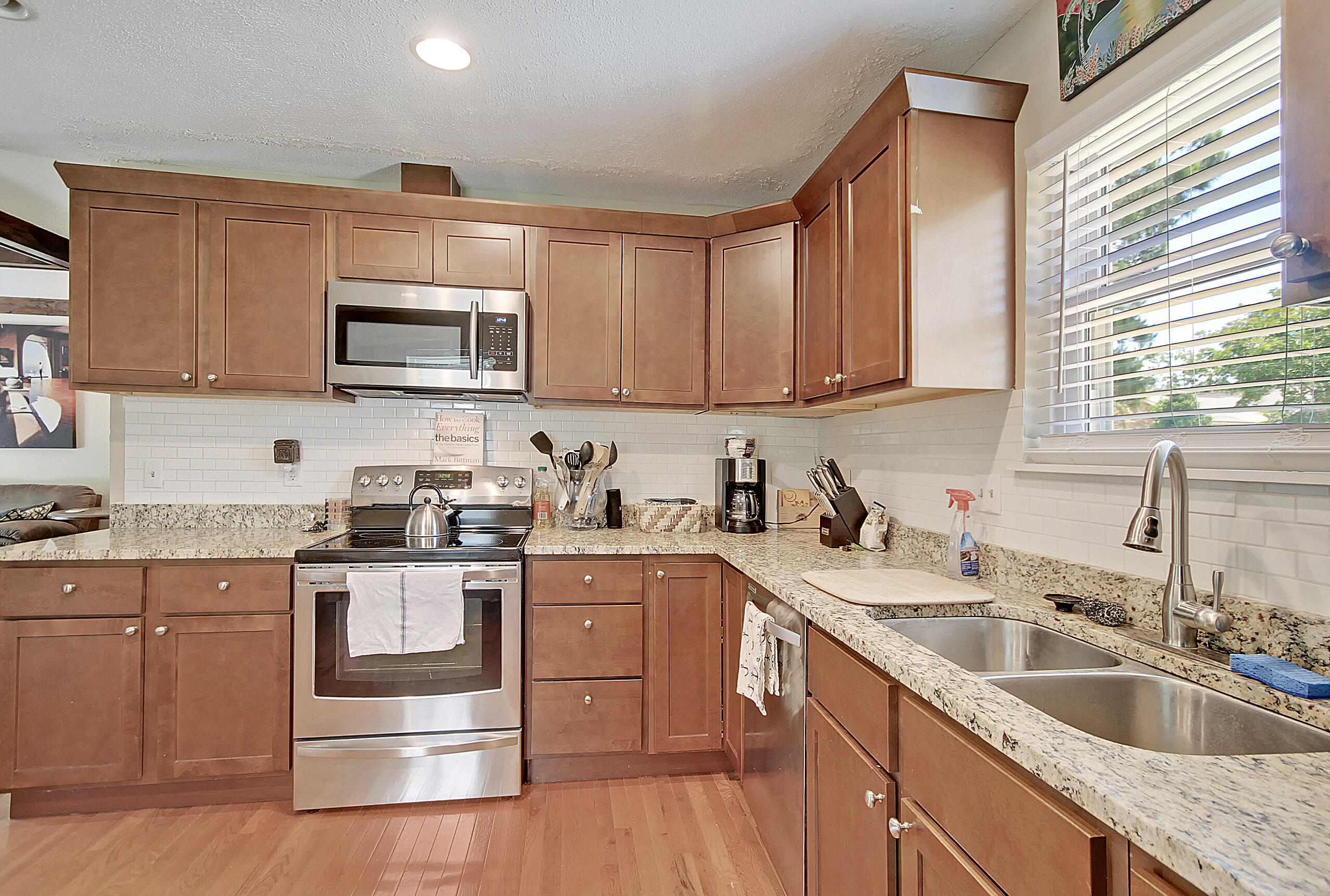 1508 Wakendaw Road Mount Pleasant, SC 29464 - Photo 15 of 26 CREM_1508 Wakendaw_017