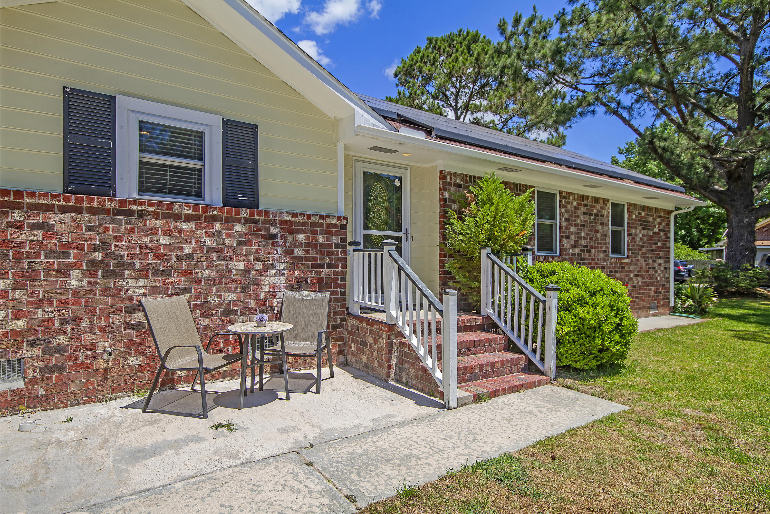 1508 Wakendaw Road Mount Pleasant, SC 29464 - Photo 3 of 26 CREM_1508 Wakendaw_005