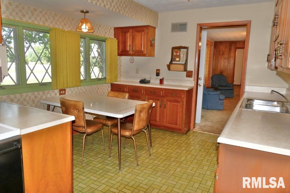 6029 West Pfeiffer Road Bartonville, IL 61607 - Photo 8 of 40