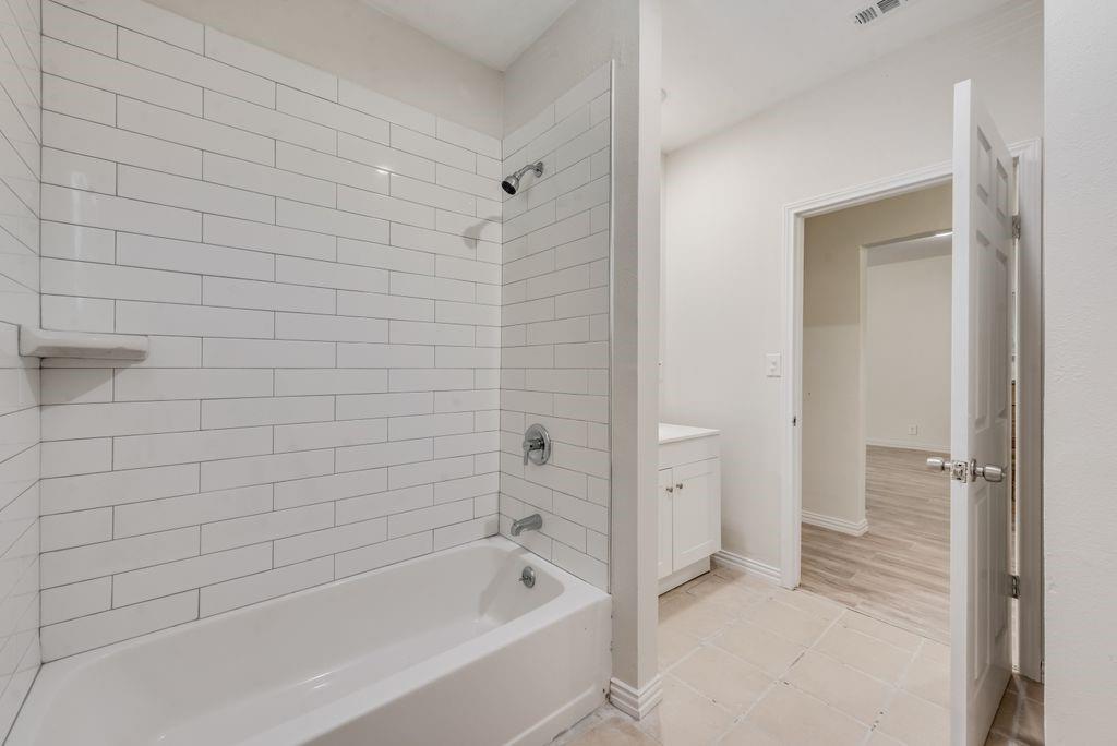 2704 Rosen Avenue Fort Worth, TX 76164 - Photo 15 of 17