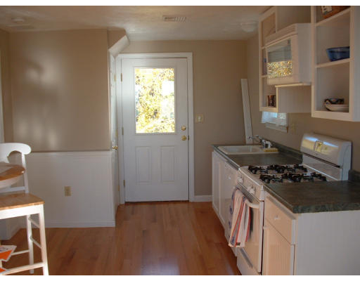 8 A Thompson Road Bourne, MA 02532 - Photo 4 of 7