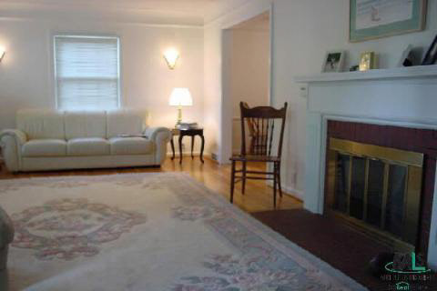 1059 Roslyn Road Grosse Pointe, MI 48236 - Photo 3 of 9 808871-2.JPG