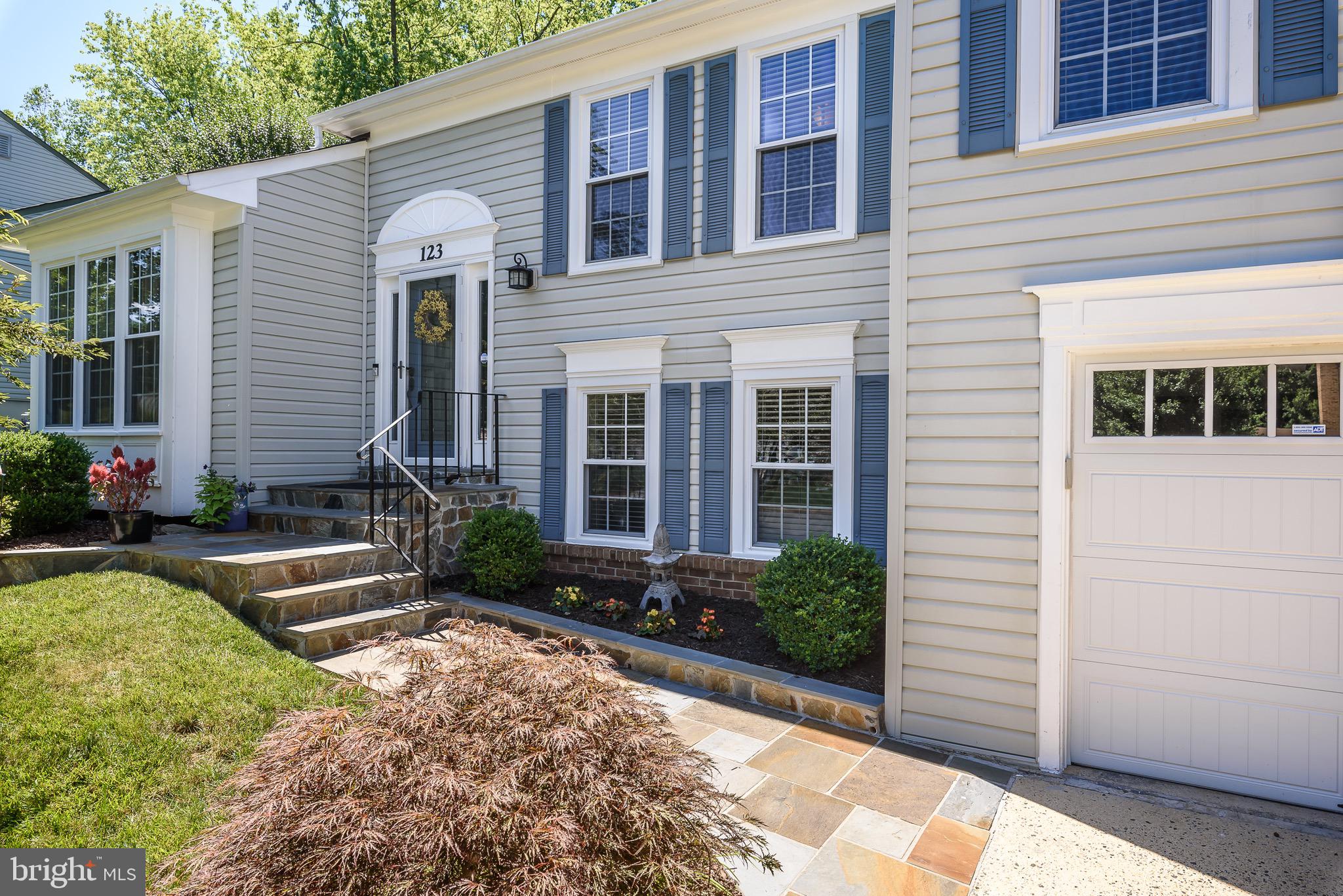 123 Environs Road Sterling, VA 20165 - Photo 4 of 46 Gallery Image 4