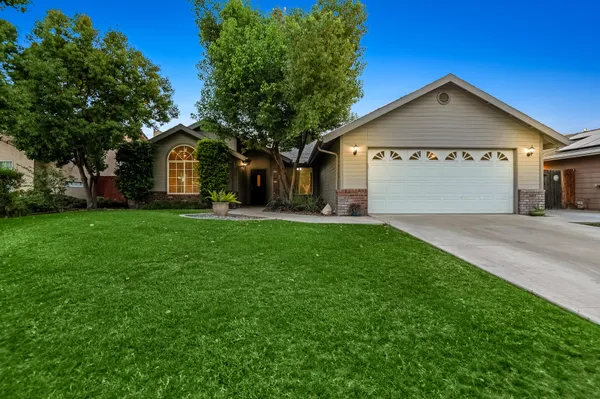 $429,900 | 504 Lone Oak Court, Exeter, CA 93221