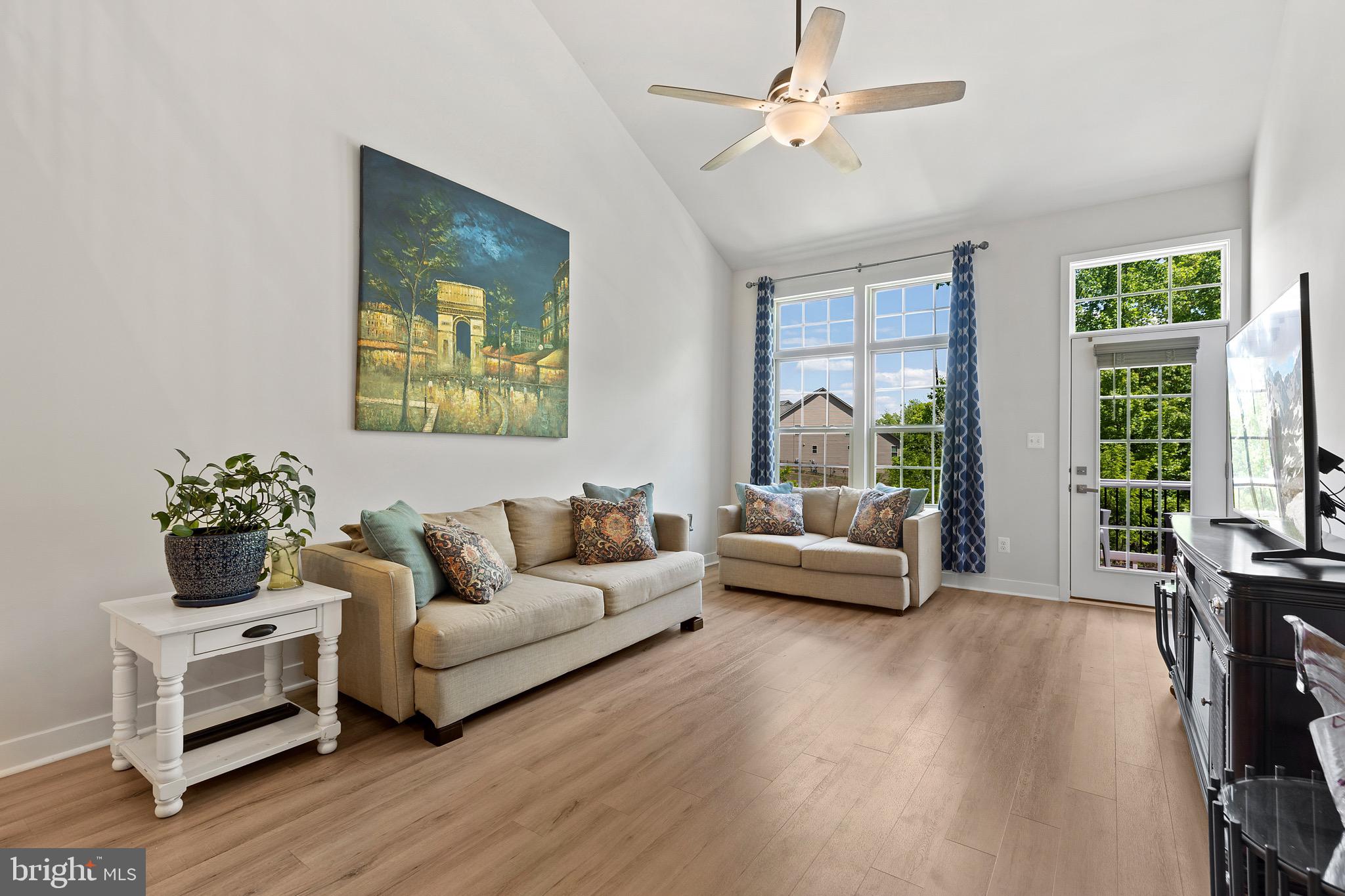 18221 Red Mulberry Road Dumfries, VA 22026 - Photo 16 of 72 2-story Vaulted Living Room