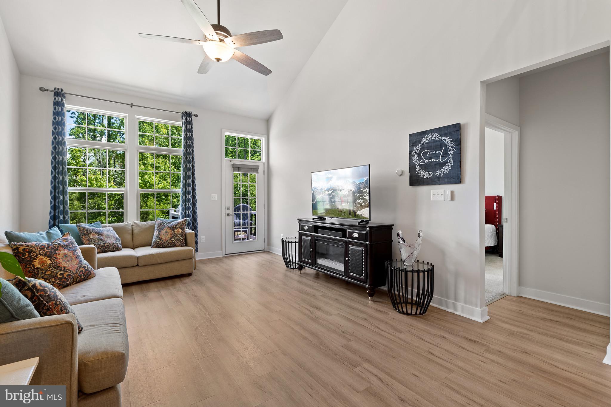 18221 Red Mulberry Road Dumfries, VA 22026 - Photo 17 of 72 Easy access to the Deck