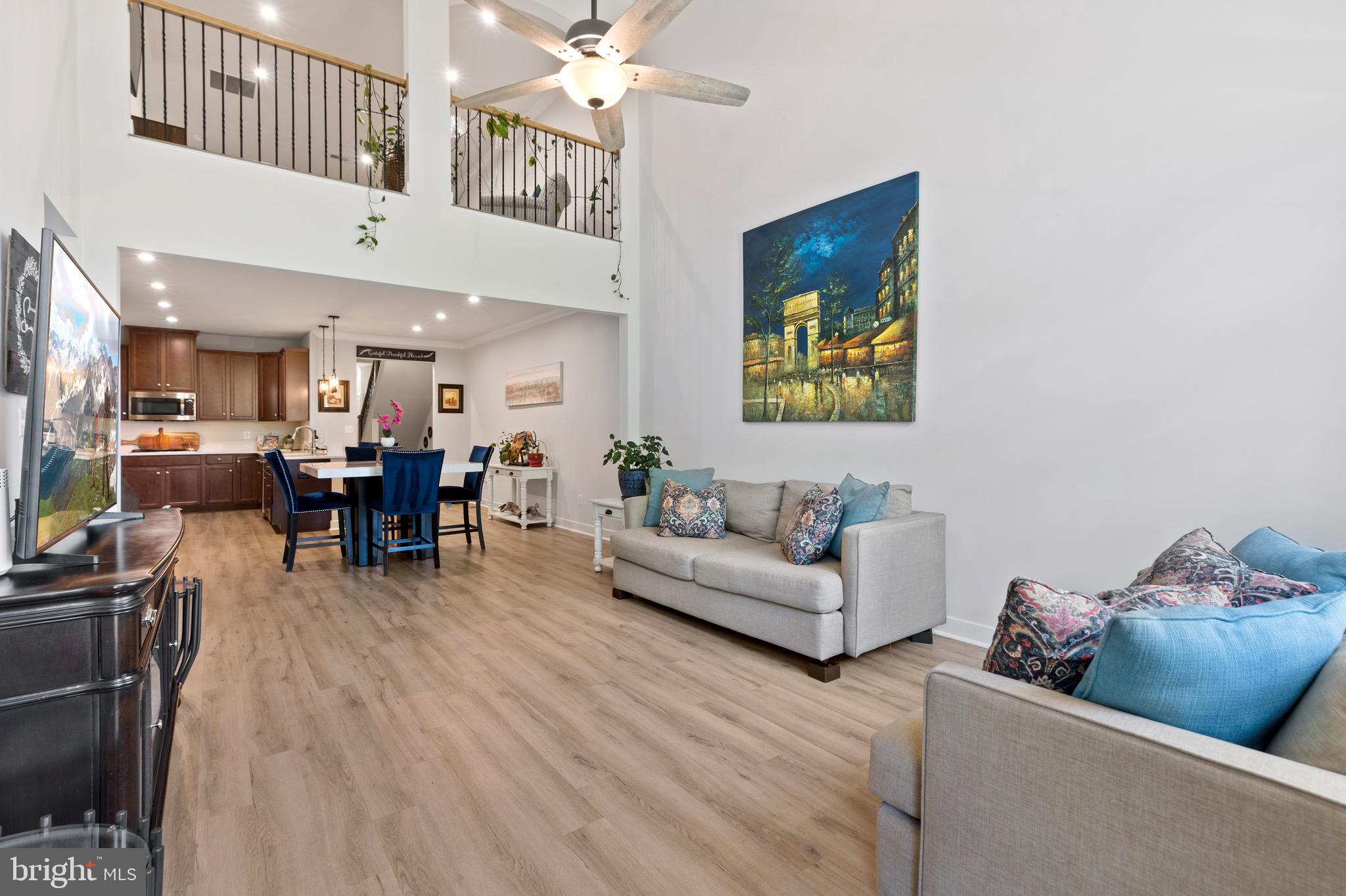 18221 Red Mulberry Road Dumfries, VA 22026 - Photo 18 of 72 Behold the Grand Space and arches!