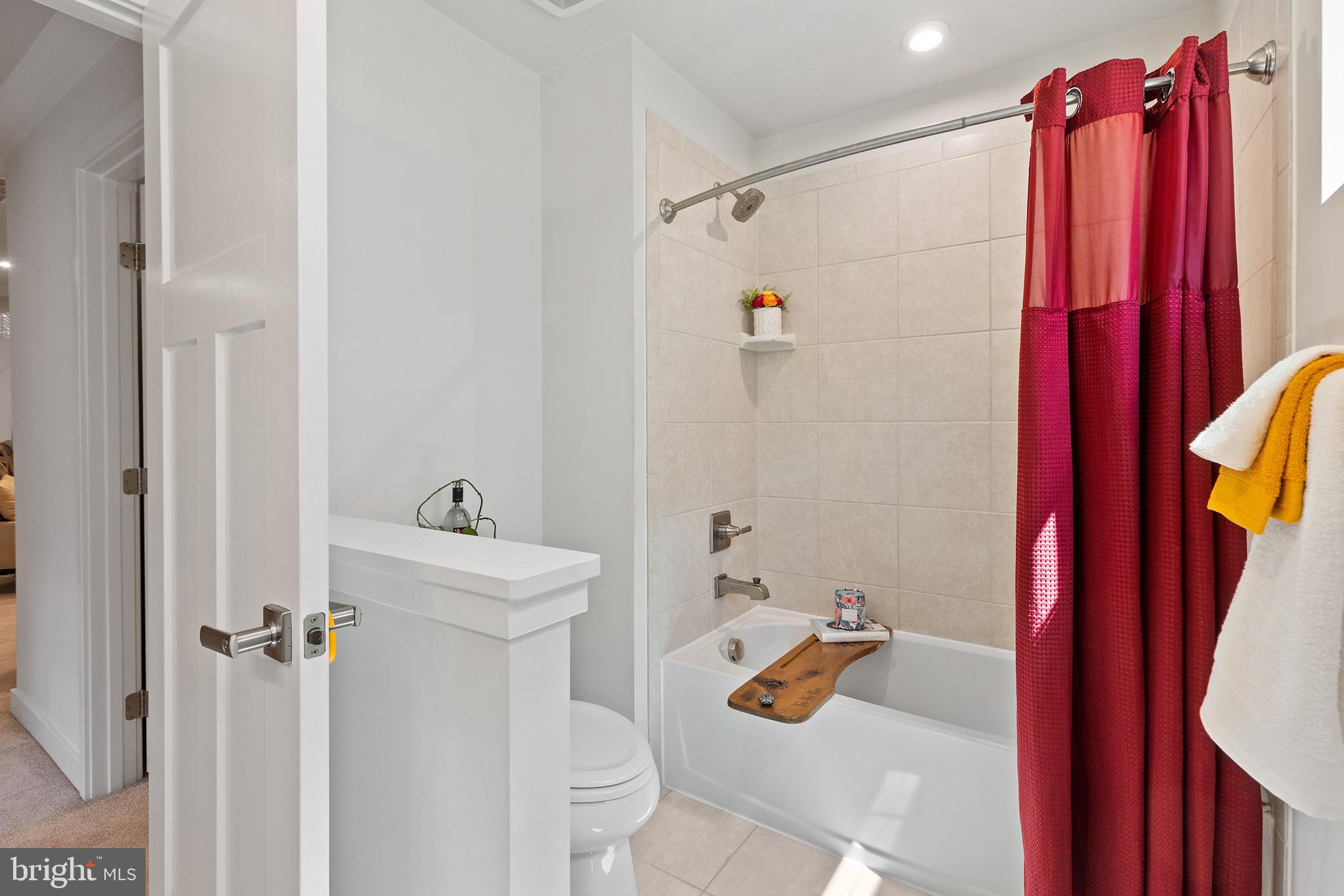 18221 Red Mulberry Road Dumfries, VA 22026 - Photo 37 of 72 Upstairs Hall Bath