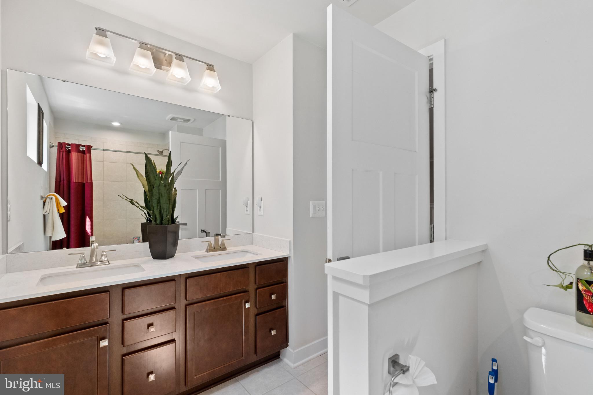 18221 Red Mulberry Road Dumfries, VA 22026 - Photo 38 of 72 Upstairs Hall Bath