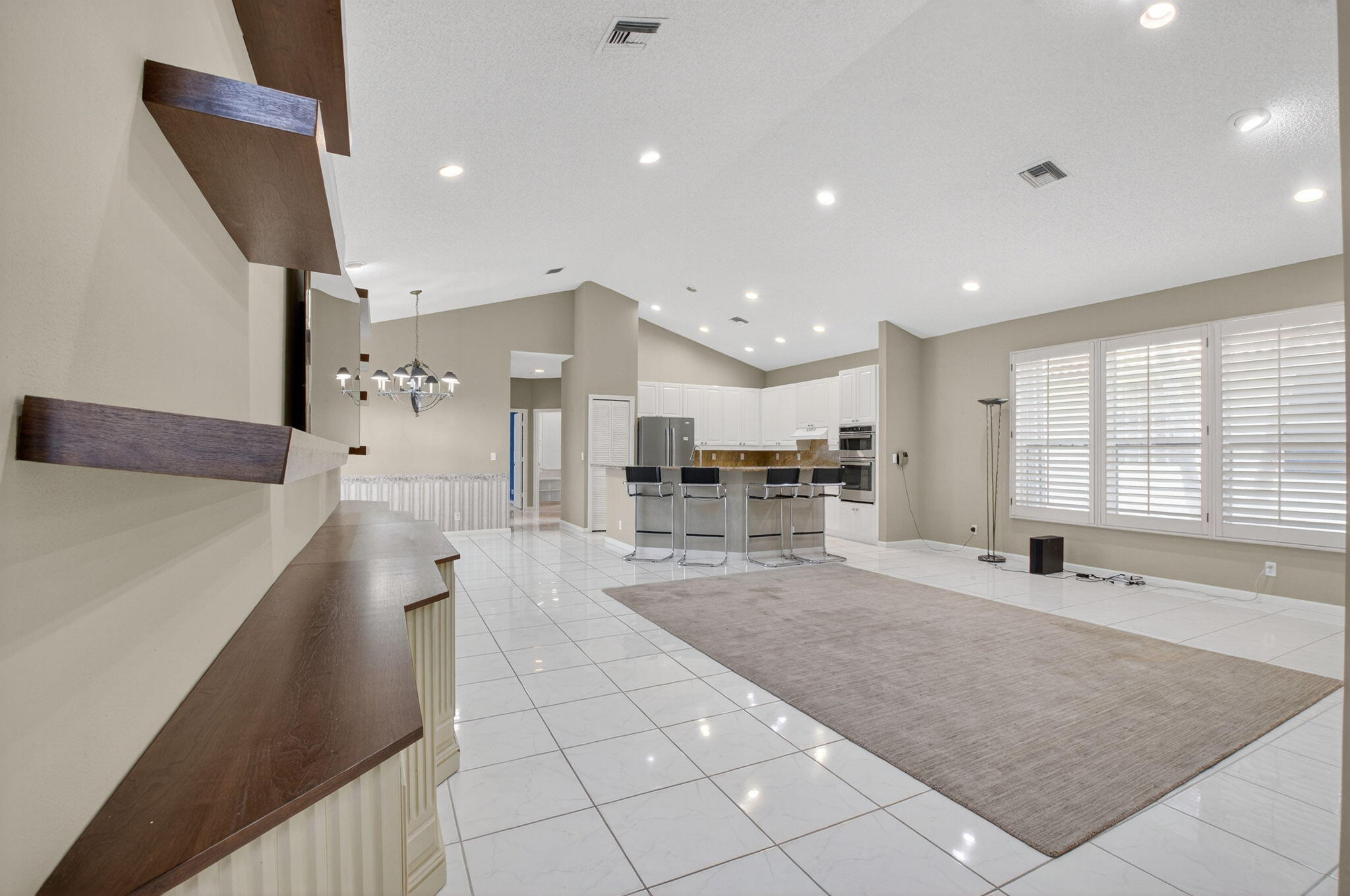 7686 La Corniche Circle Boca Raton, FL 33433 - Photo 12 of 56 Family room
