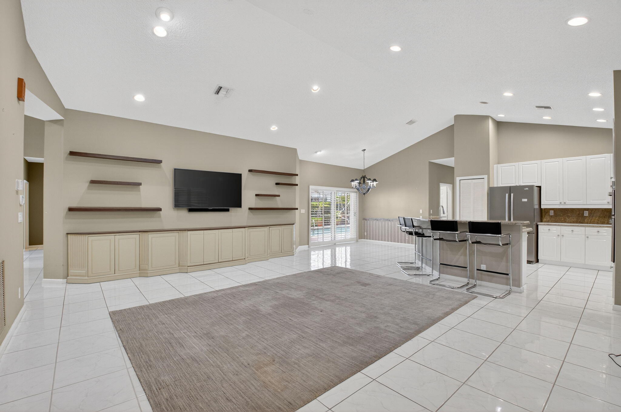 7686 La Corniche Circle Boca Raton, FL 33433 - Photo 15 of 56 Family room