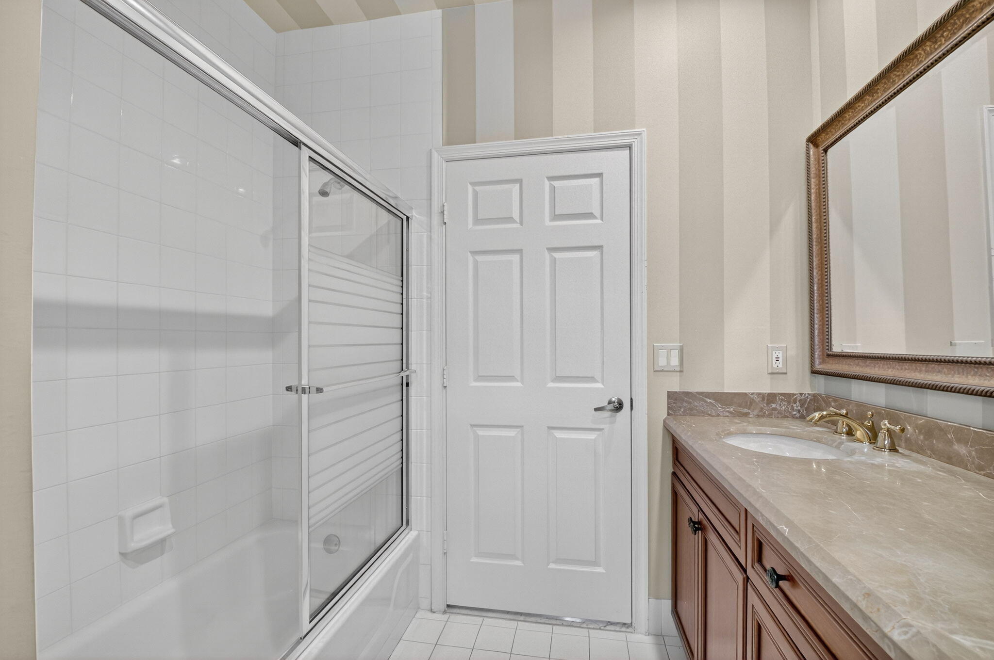 7686 La Corniche Circle Boca Raton, FL 33433 - Photo 46 of 56 2nd bath