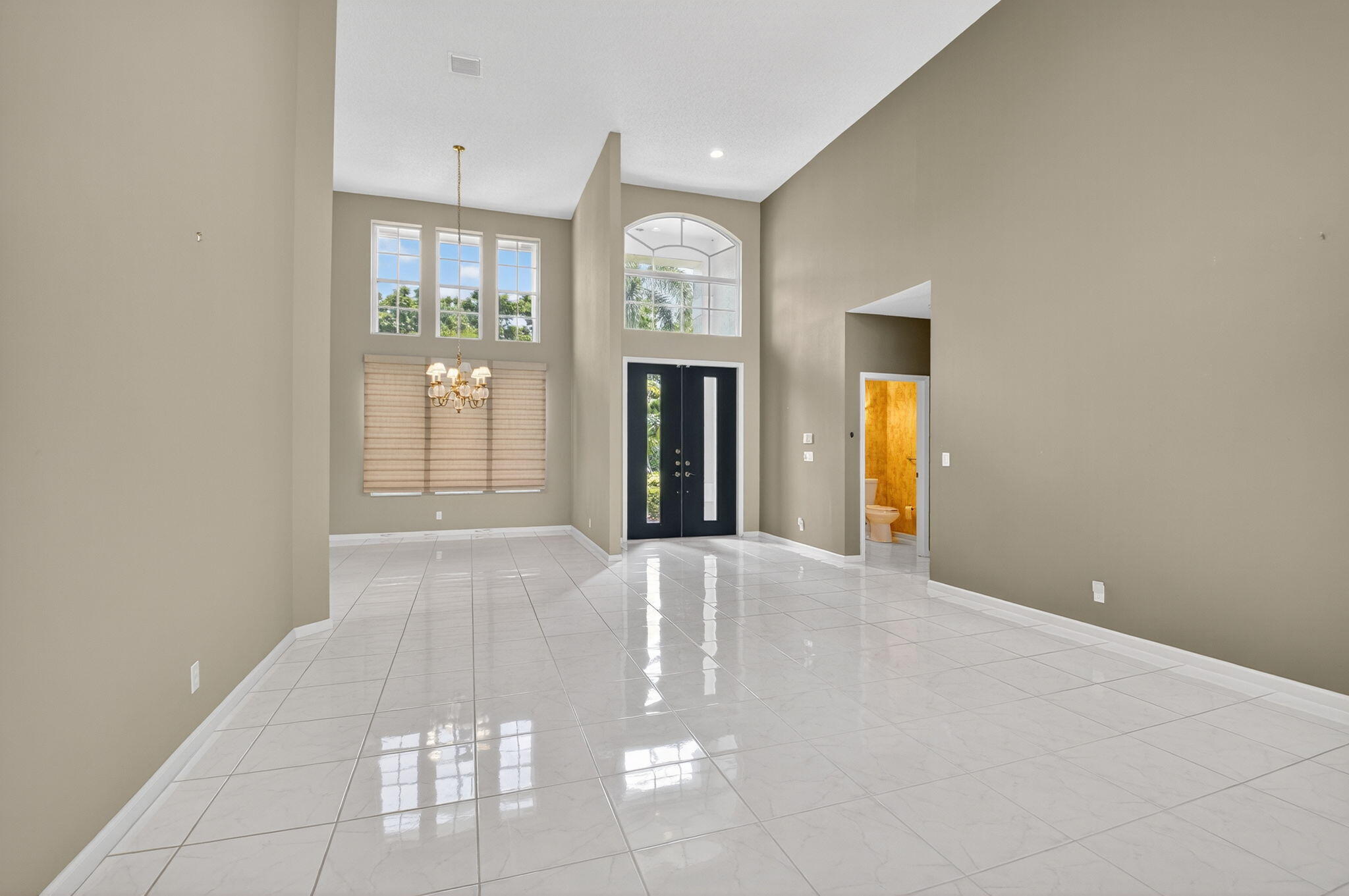 7686 La Corniche Circle Boca Raton, FL 33433 - Photo 5 of 56 living room