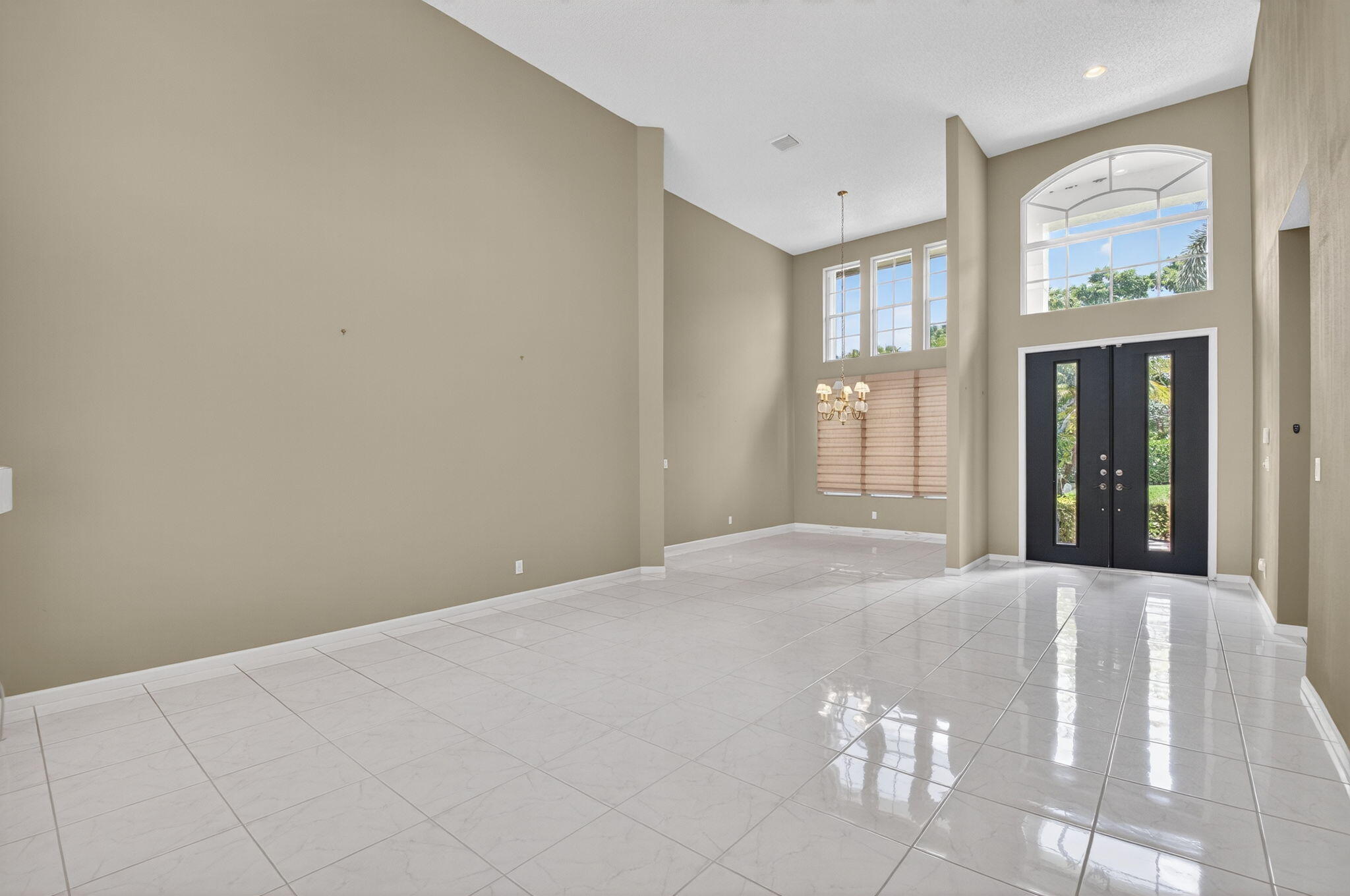 7686 La Corniche Circle Boca Raton, FL 33433 - Photo 9 of 56 living room