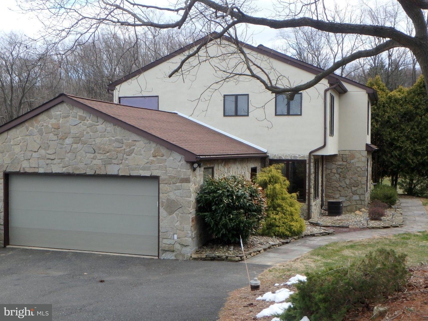 4987 Chestnut Hill Road Center Valley, PA 18034 - Photo 17 of 20 Garage