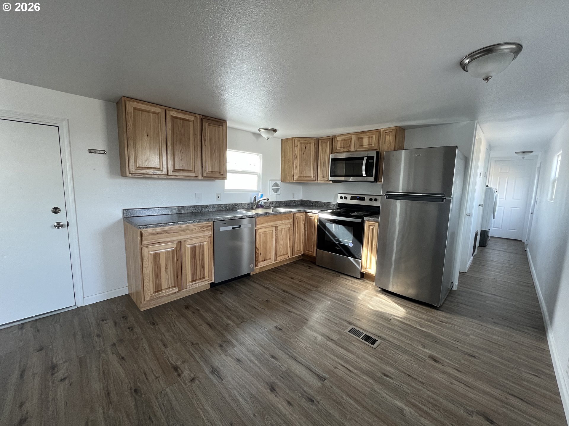 1413 Hawthorne Avenue, Unit 20 Reedsport, OR 97467 - Photo 2 of 11