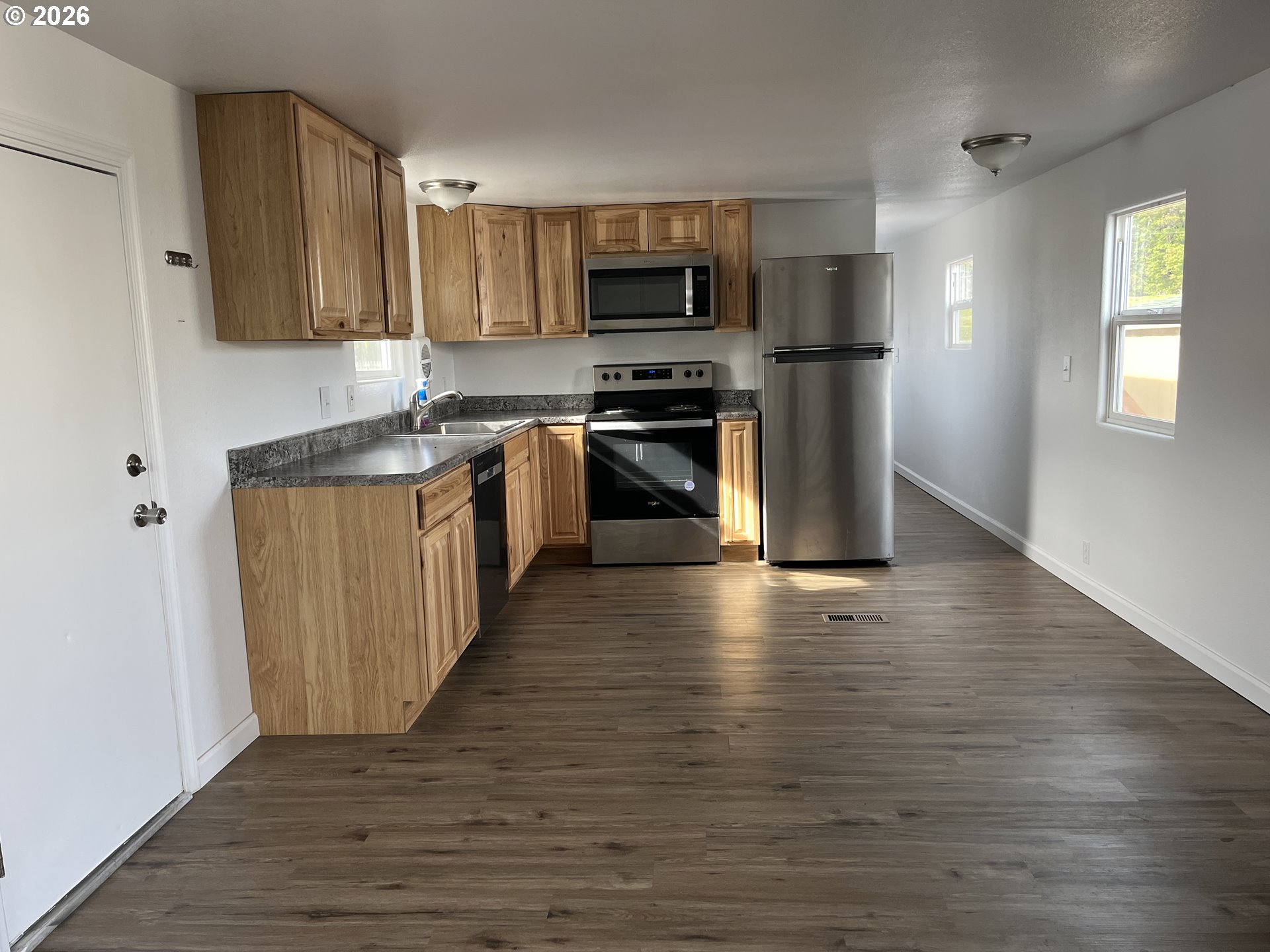 1413 Hawthorne Avenue, Unit 20 Reedsport, OR 97467 - Photo 3 of 11