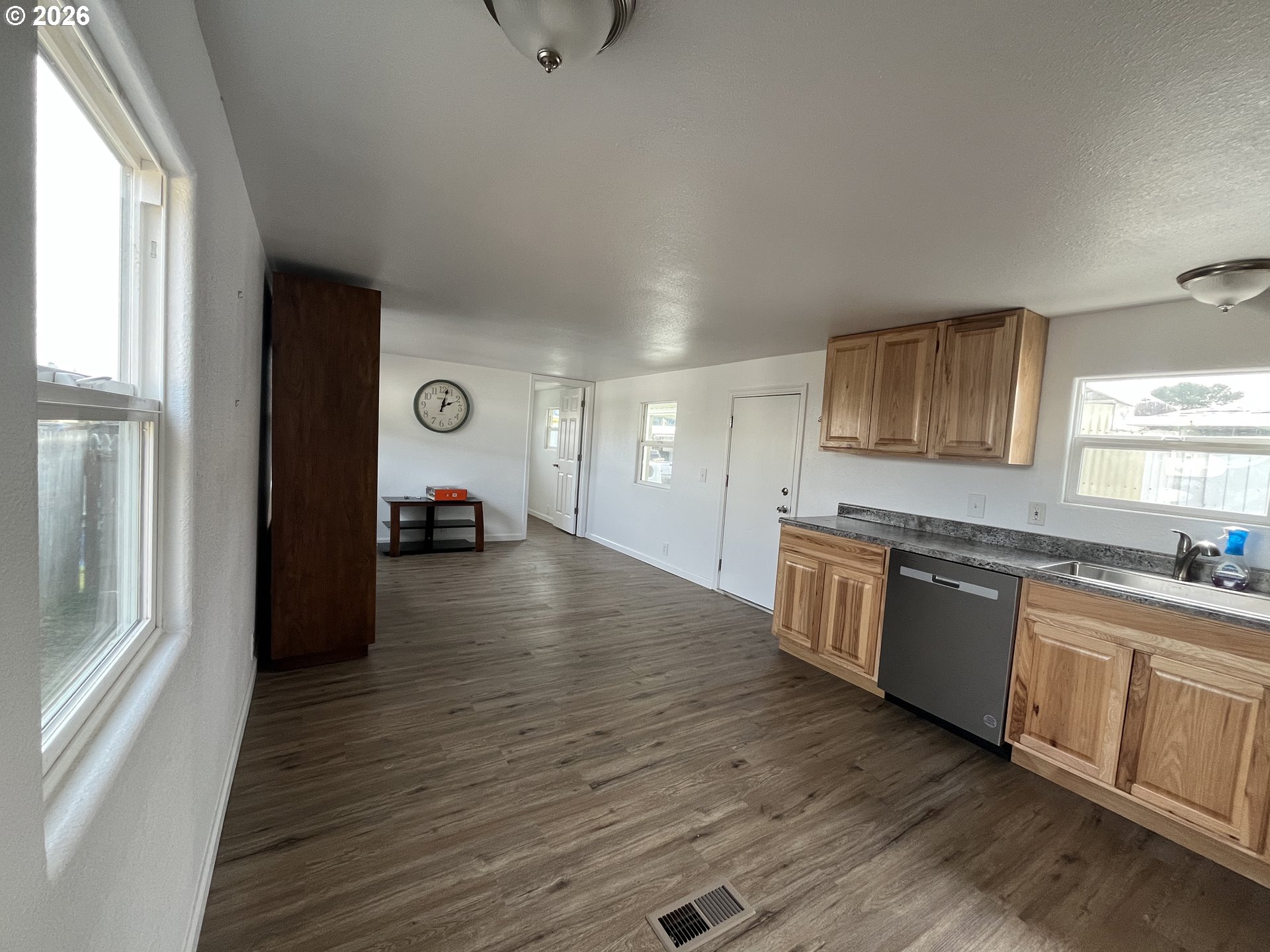 1413 Hawthorne Avenue, Unit 20 Reedsport, OR 97467 - Photo 5 of 11