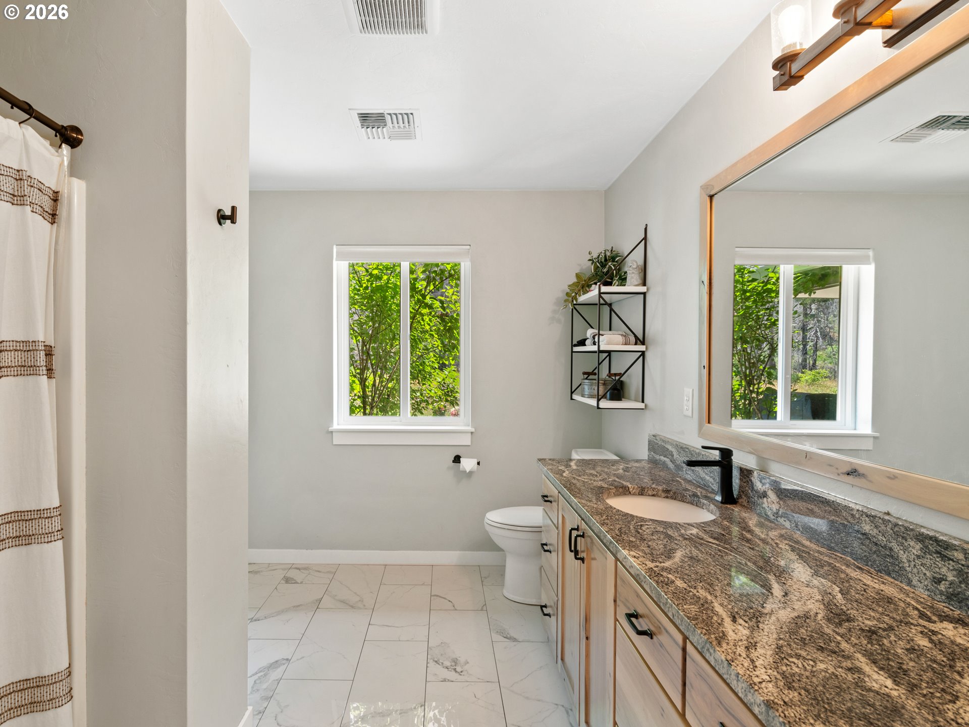91403 Marbrook Lane Blue River, OR 97413 - Photo 14 of 31 Owner's Suite Bathroom