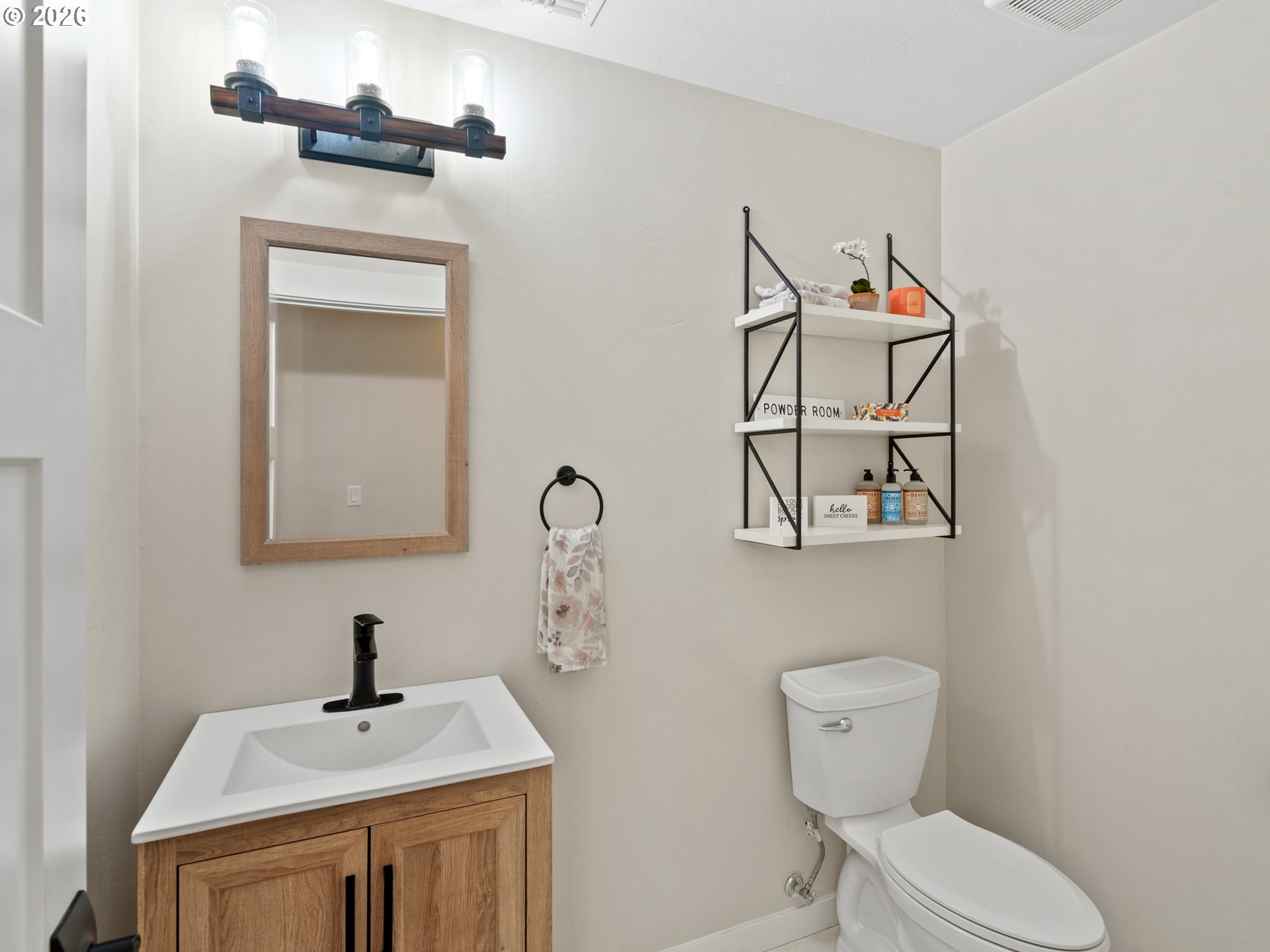 91403 Marbrook Lane Blue River, OR 97413 - Photo 17 of 31 Bathroom