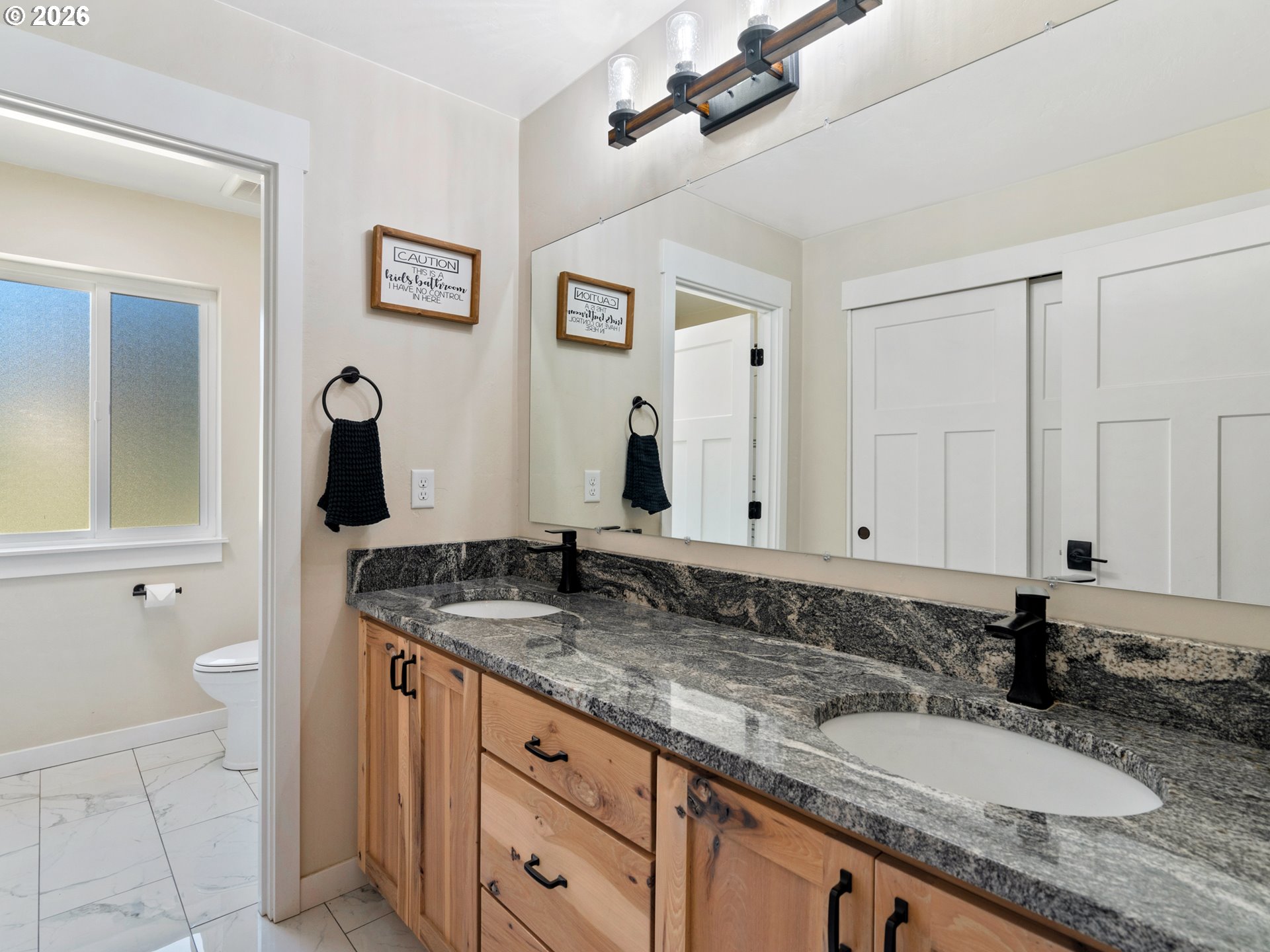 91403 Marbrook Lane Blue River, OR 97413 - Photo 20 of 31 Bathroom