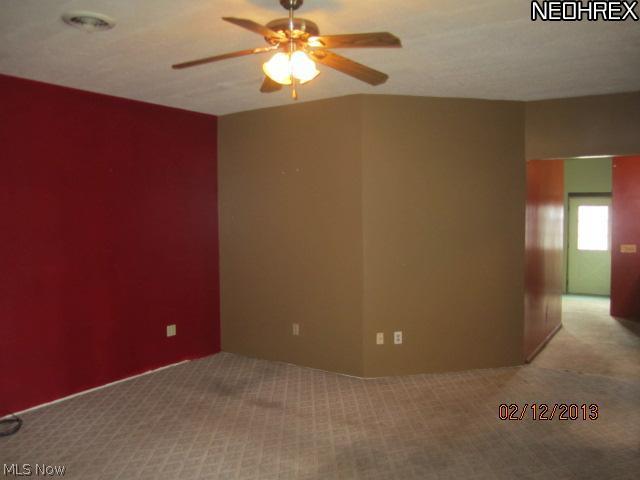 916 Root Road Lorain, OH 44052 - Photo 4 of 10