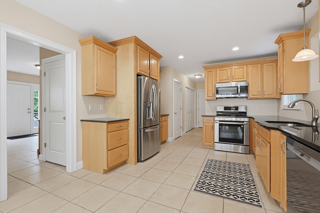 25 Sullivan Way Foxboro, MA 02035 - Photo 18 of 41