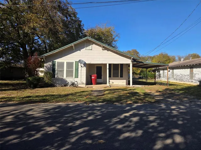 $49,995 | 809 West 3rd Street, Clarksville, TX 75426