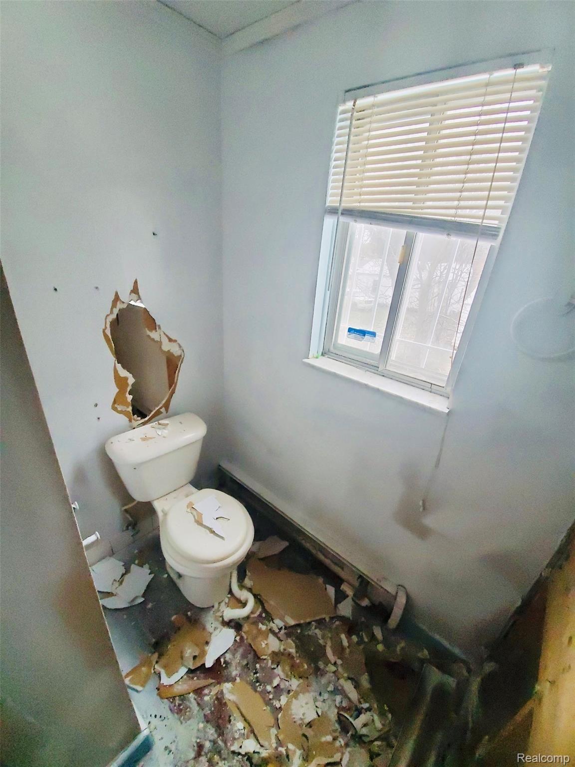 2938 Mackin Road Flint, MI 48504 - Photo 9 of 12 IMG_1896.jpg