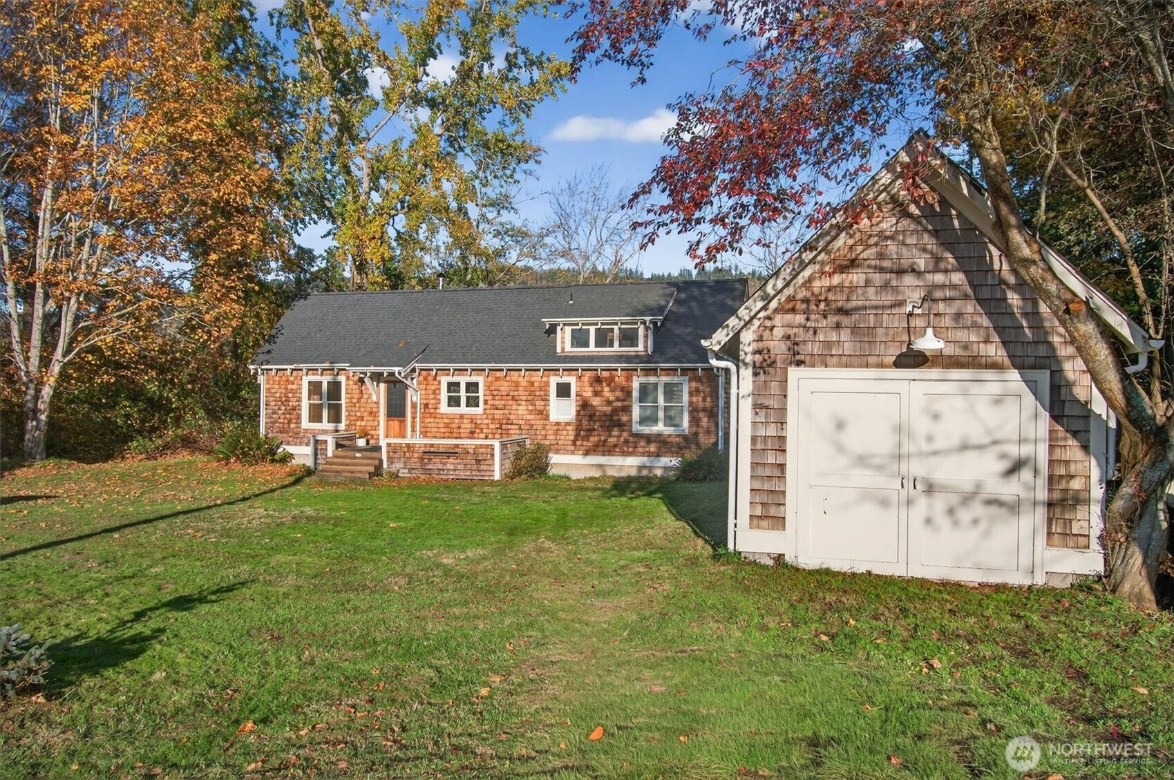 357 East Birnie Slough Road Cathlamet, WA 98612 - Photo 2 of 37