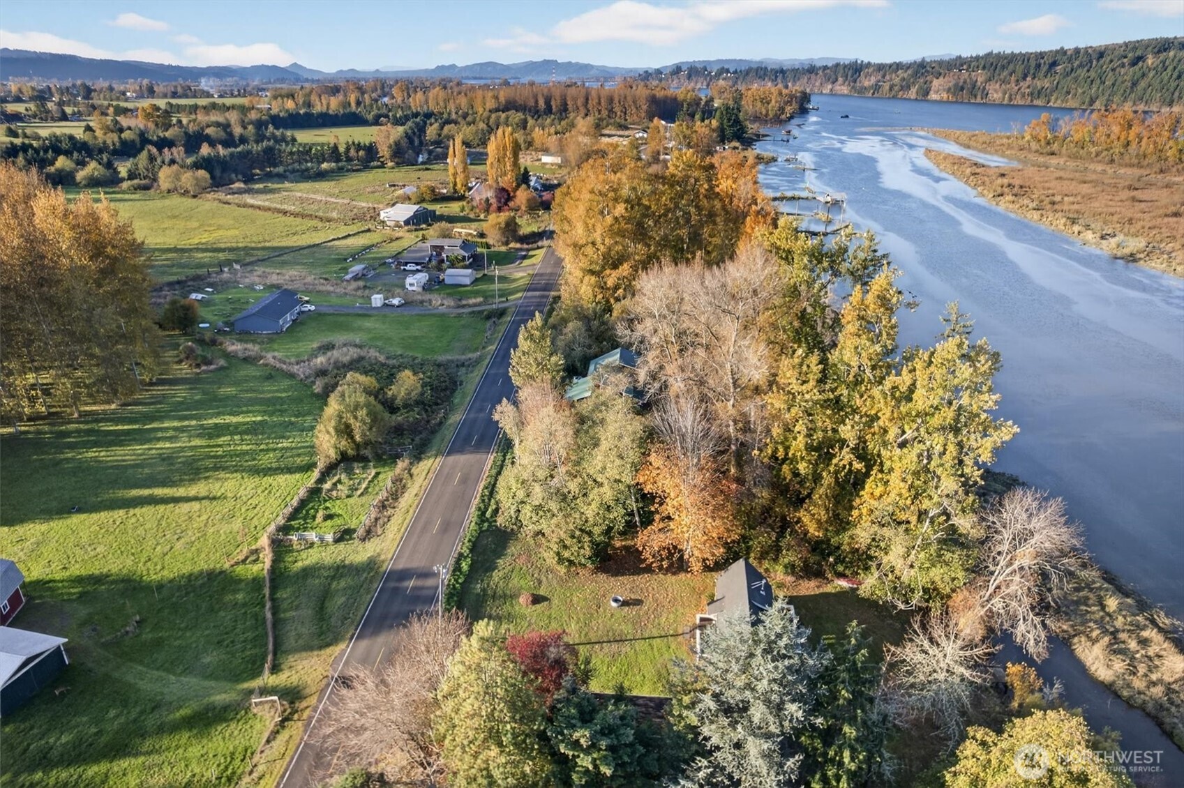 357 East Birnie Slough Road Cathlamet, WA 98612 - Photo 7 of 37