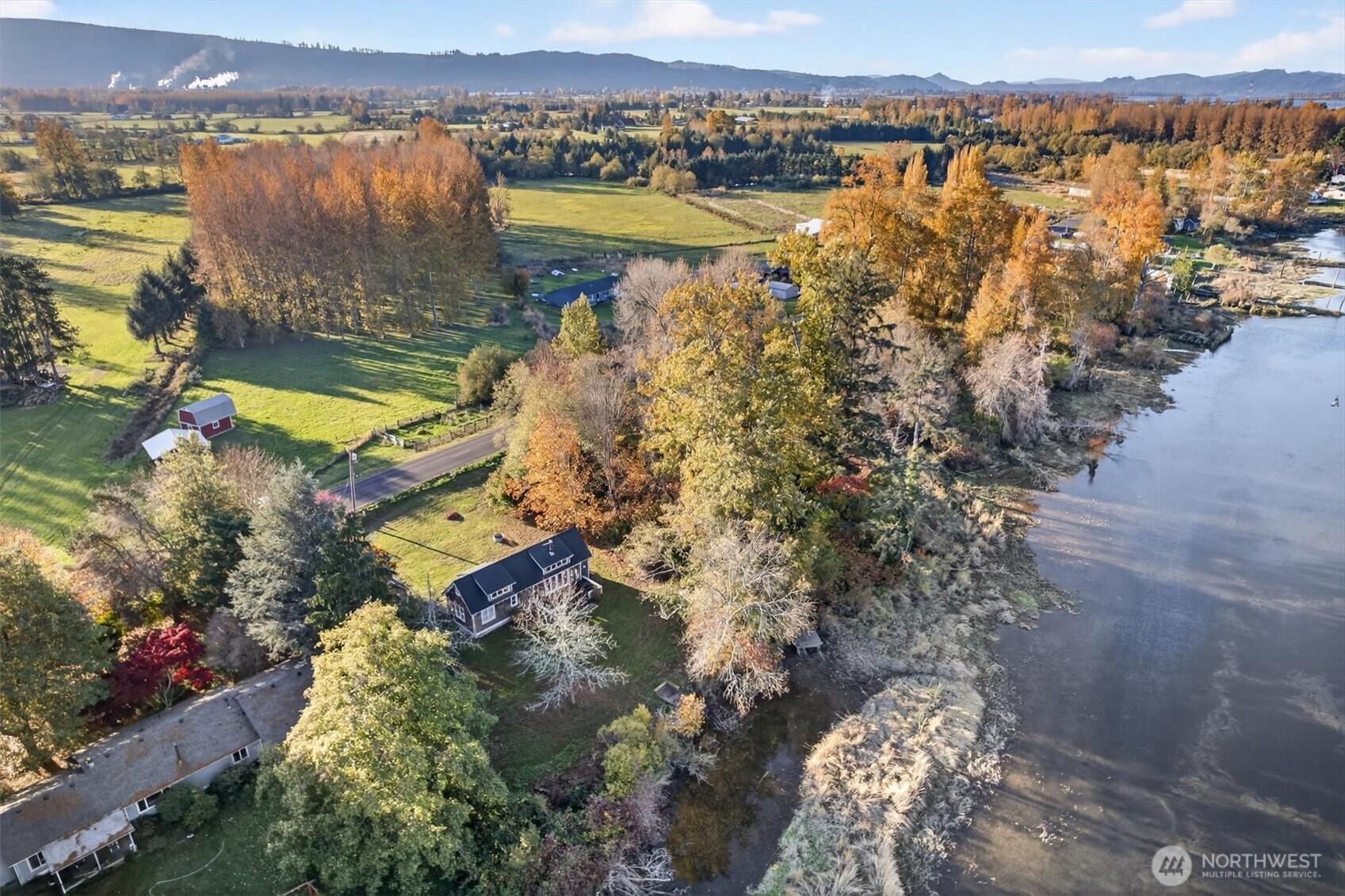 357 East Birnie Slough Road Cathlamet, WA 98612 - Photo 8 of 37