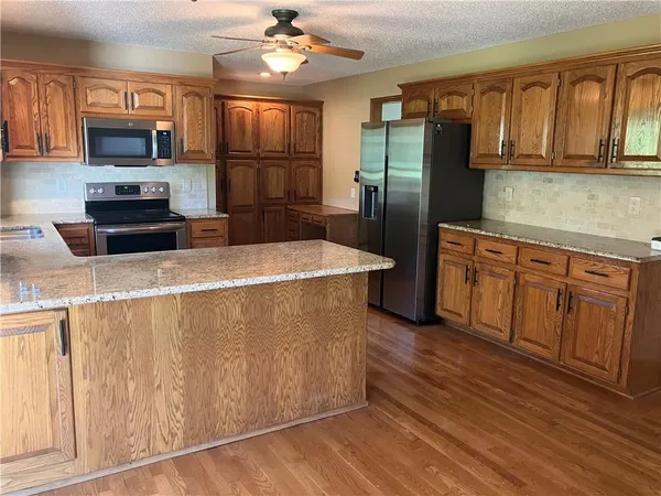$565,000 | 209 East 176th Street, Belton, MO 64012