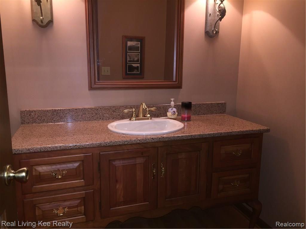 1739 Rapids Way Rochester Hills, MI 48309 - Photo 20 of 31