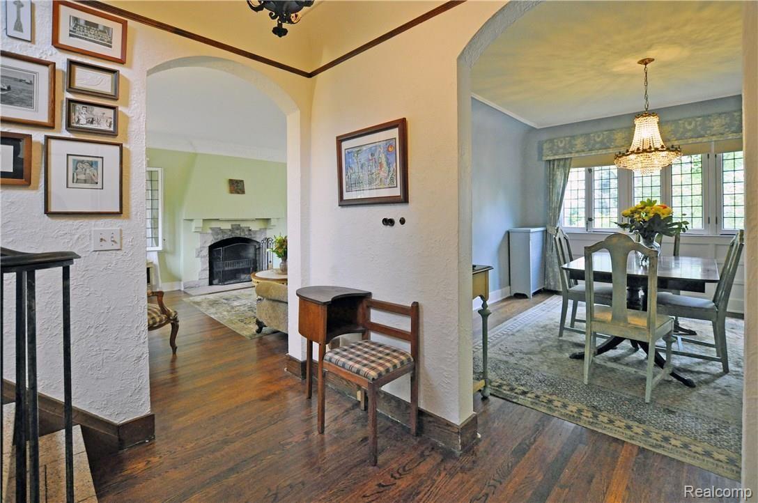 1371 Devonshire Road Grosse Pointe, MI 48230 - Photo 2 of 36 2.jpg