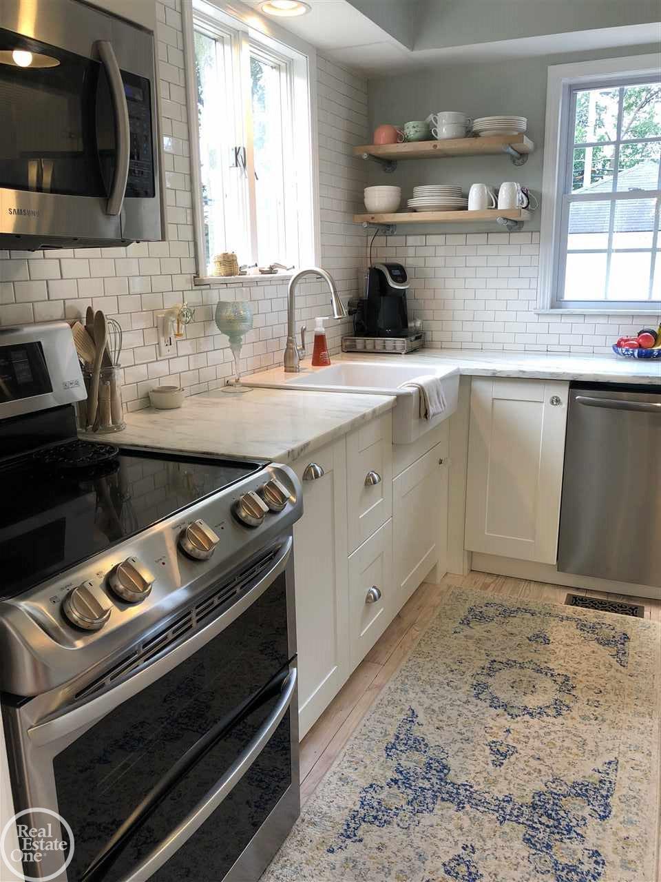 1545 Roslyn Road Grosse Pointe, MI 48236 - Photo 6 of 51 31357981-5.JPG