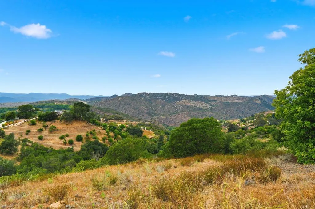 803 Road Fallbrook Ca Fallbrook, CA 92028 - Photo 5 of 36
